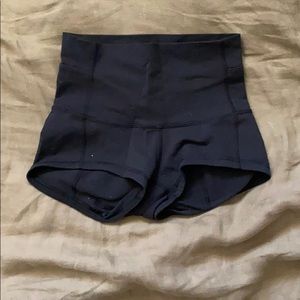 NWOT. Lululemon booty compression shorts